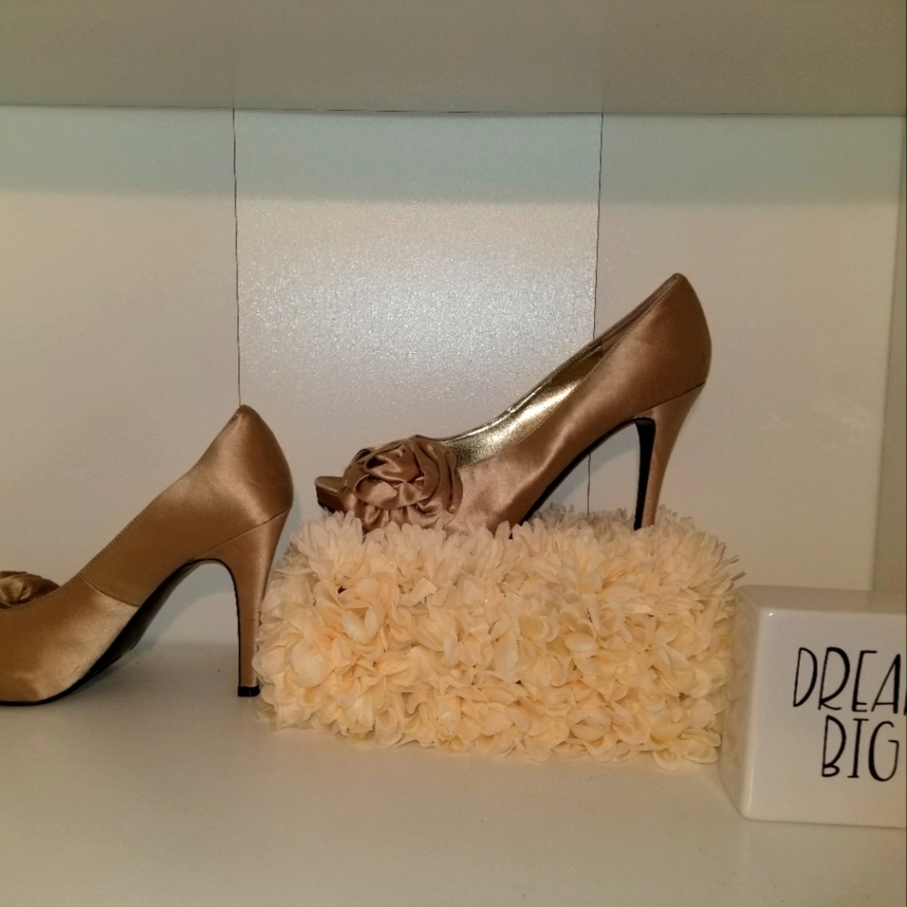 Women's shoes